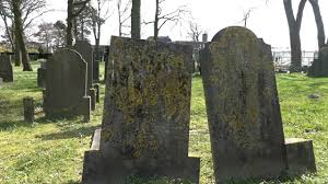 Vrijwilligers onderhoud historische graven